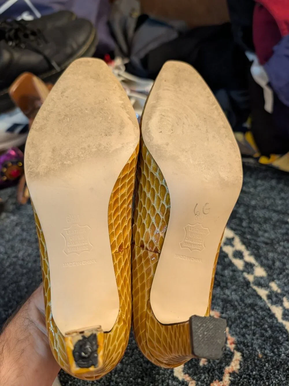 Moda Spana Mustard Yellow Reptile Embossed Leather Pumps Size 6.5M Y2K